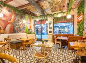 Cómo decorar un bar pequeño: ideas, distribución y estilo para aprovechar cada metro